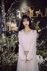 YiTuYu Vol.8549: Leng Ku Wang Ye's Dreamy Elegance in a White Sweater - image 10