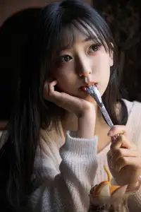 YiTuYu Vol.8549: Leng Ku Wang Ye's Dreamy Elegance in a White Sweater - image 2