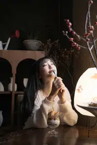 YiTuYu Vol.8549: Leng Ku Wang Ye's Dreamy Elegance in a White Sweater - image 1