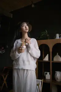 YiTuYu Vol.8549: Leng Ku Wang Ye's Dreamy Elegance in a White Sweater - image 11