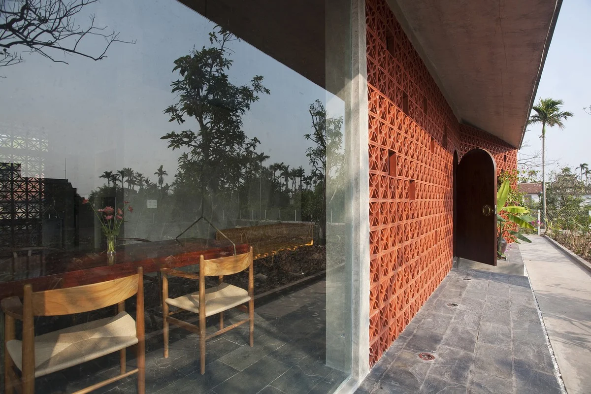 Architectural Marvel: The Sun-Lace Wall Countryside House Blending Traditional Charm with Modern Design