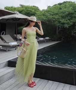 How Vietnamese Celebrities Master the Art of Styling Slides and Sandals for Casual Chic - image 11