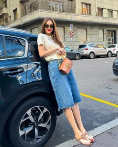 How Vietnamese Celebrities Master the Art of Styling Slides and Sandals for Casual Chic - image 8