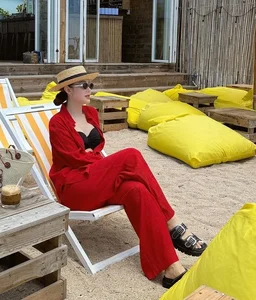 How Vietnamese Celebrities Master the Art of Styling Slides and Sandals for Casual Chic - image 5