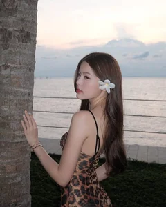 Tăng Mỹ Hàn Sets New Fashion Standards with Stunning Physique in Latest Photoshoot - image 4