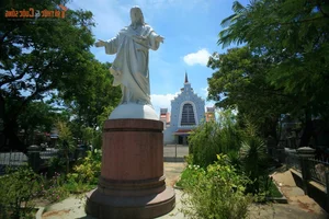 Discover the Modern Architectural Marvel of Hue: The Redemptorist Church in Vietnam's Ancient Capital - image 3