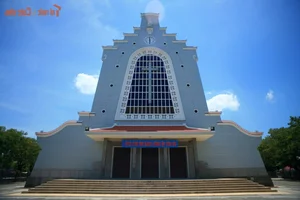 Discover the Modern Architectural Marvel of Hue: The Redemptorist Church in Vietnam's Ancient Capital - image 6