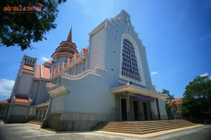Discover the Modern Architectural Marvel of Hue: The Redemptorist Church in Vietnam's Ancient Capital - image 1