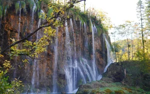 Breathtaking Wonders: A Guide to the Top 10 Most Beautiful Waterfalls of 2024 - image 2