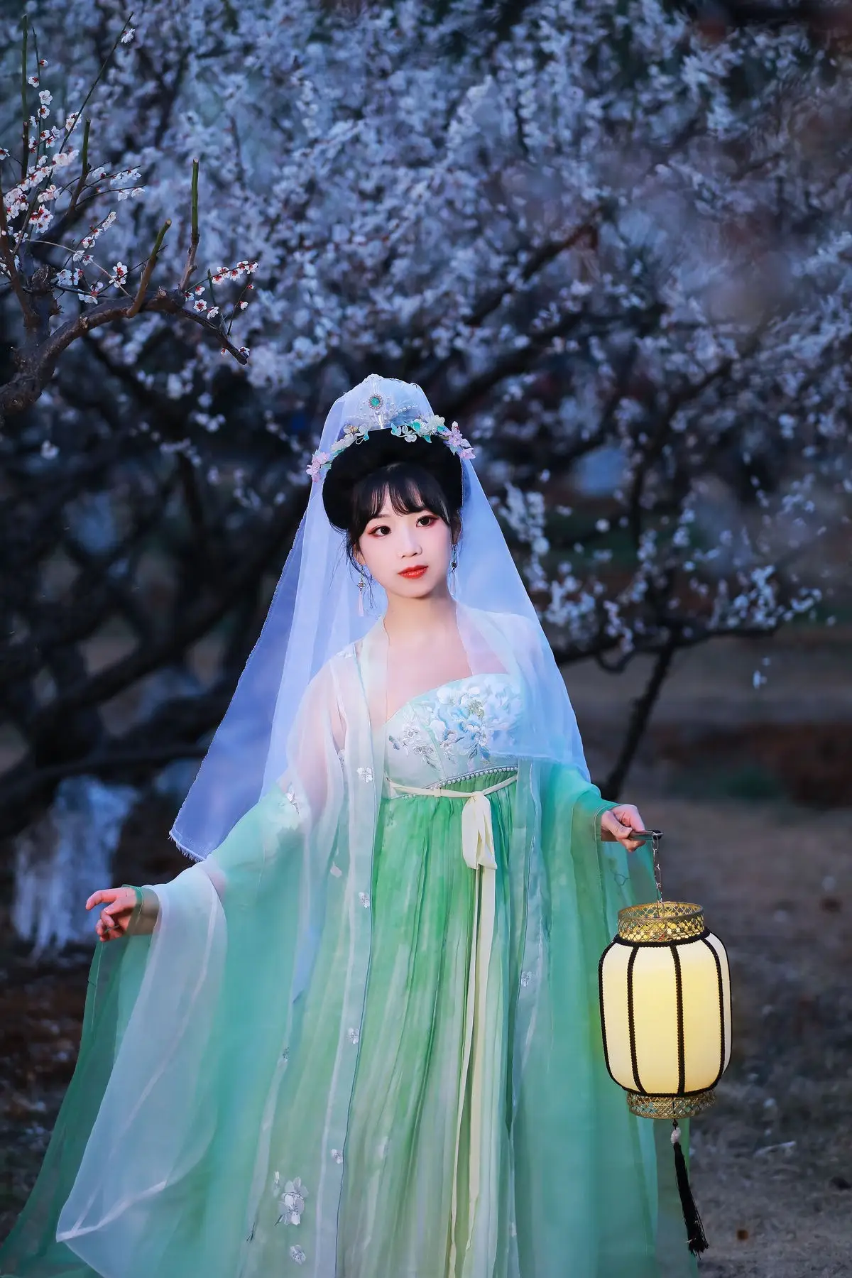 YiTuYu Vol.8718: Zhou Zhou AY - Ethereal Hanfu Beauty Amidst Enchanting Night Blossoms