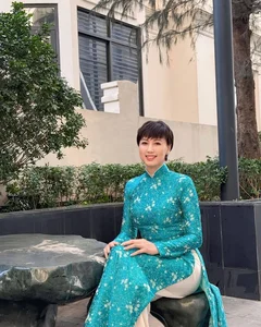 Doan Van Hau’s Mother-in-Law Stuns Netizens with Elegant Ao Dai Photoshoot - image 5