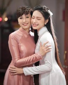 Doan Van Hau’s Mother-in-Law Stuns Netizens with Elegant Ao Dai Photoshoot - image 4
