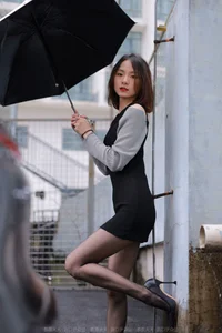 IESS Xiao Liu Rain Series: Atmospheric Black Silk Photography Collection - image 14