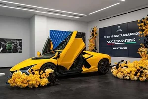 Lamborghini Revuelto: The Revolutionary V12 Plug-In Hybrid Supercar Redefining Italian Luxury and High-Performance Engineering - image 6