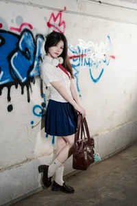 YiTuYu Art Language Vol.8018 Featuring Model Xuan Artistic Series - image 2