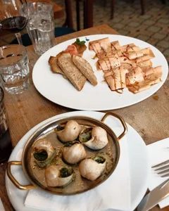 Exploring Global Flavors with Tăng Thanh Hà: A Culinary Journey Through Local Specialties and International Travel Lifestyle - image 8