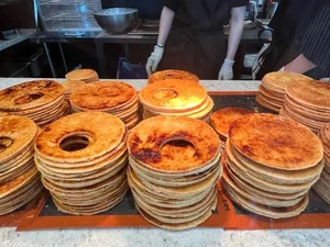 Exploring Global Flavors with Tăng Thanh Hà: A Culinary Journey Through Local Specialties and International Travel Lifestyle - image 5