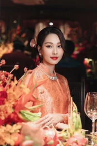 Timeless Elegance: Đặng Thu Thảo Shines in Exquisite Traditional Vietnamese Ao Dai - image 10