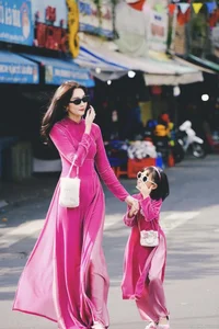 Timeless Elegance: Đặng Thu Thảo Shines in Exquisite Traditional Vietnamese Ao Dai - image 7