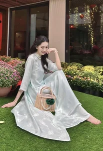 Timeless Elegance: Đặng Thu Thảo Shines in Exquisite Traditional Vietnamese Ao Dai - image 12