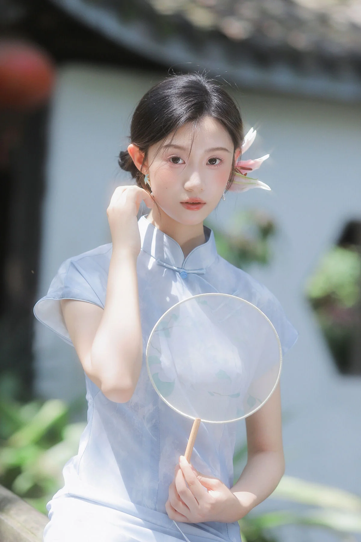 Modern Muse: The Captivating Cool Chinese Aesthetics of Tong Xuan Qi