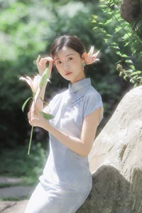 Modern Muse: The Captivating Cool Chinese Aesthetics of Tong Xuan Qi - image 26