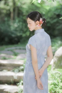 Modern Muse: The Captivating Cool Chinese Aesthetics of Tong Xuan Qi - image 33