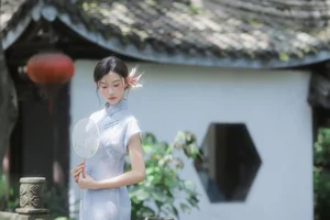 Modern Muse: The Captivating Cool Chinese Aesthetics of Tong Xuan Qi - image 25