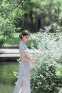 Modern Muse: The Captivating Cool Chinese Aesthetics of Tong Xuan Qi - image 17