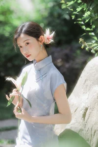 Modern Muse: The Captivating Cool Chinese Aesthetics of Tong Xuan Qi - image 30