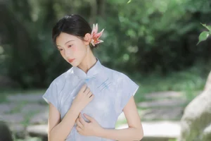 Modern Muse: The Captivating Cool Chinese Aesthetics of Tong Xuan Qi - image 3
