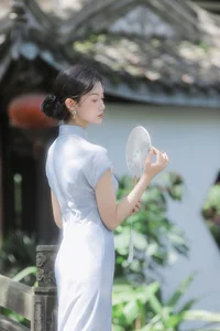 Modern Muse: The Captivating Cool Chinese Aesthetics of Tong Xuan Qi - image 10
