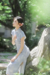 Modern Muse: The Captivating Cool Chinese Aesthetics of Tong Xuan Qi - image 28