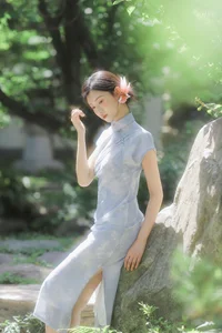 Modern Muse: The Captivating Cool Chinese Aesthetics of Tong Xuan Qi - image 11