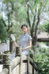 Modern Muse: The Captivating Cool Chinese Aesthetics of Tong Xuan Qi - image 29