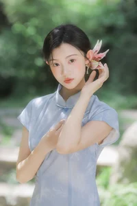 Modern Muse: The Captivating Cool Chinese Aesthetics of Tong Xuan Qi - image 8