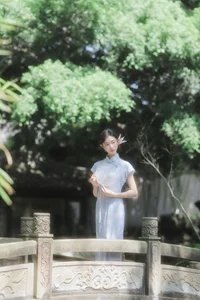 Modern Muse: The Captivating Cool Chinese Aesthetics of Tong Xuan Qi - image 13