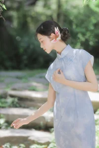 Modern Muse: The Captivating Cool Chinese Aesthetics of Tong Xuan Qi - image 2