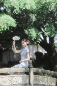 Modern Muse: The Captivating Cool Chinese Aesthetics of Tong Xuan Qi - image 35
