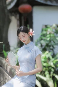 Modern Muse: The Captivating Cool Chinese Aesthetics of Tong Xuan Qi - image 20