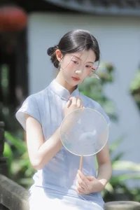 Modern Muse: The Captivating Cool Chinese Aesthetics of Tong Xuan Qi - image 7
