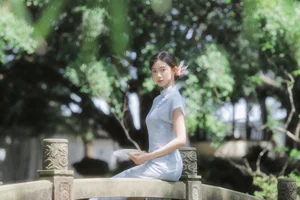 Modern Muse: The Captivating Cool Chinese Aesthetics of Tong Xuan Qi - image 37