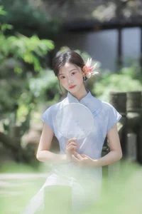Modern Muse: The Captivating Cool Chinese Aesthetics of Tong Xuan Qi - image 27