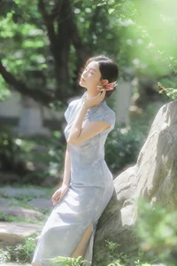 Modern Muse: The Captivating Cool Chinese Aesthetics of Tong Xuan Qi - image 24