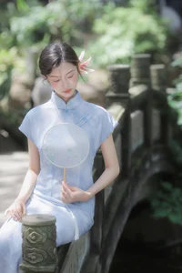 Modern Muse: The Captivating Cool Chinese Aesthetics of Tong Xuan Qi - image 31