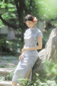 Modern Muse: The Captivating Cool Chinese Aesthetics of Tong Xuan Qi - image 16