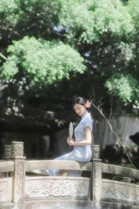 Modern Muse: The Captivating Cool Chinese Aesthetics of Tong Xuan Qi - image 36