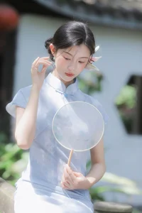 Modern Muse: The Captivating Cool Chinese Aesthetics of Tong Xuan Qi - image 15