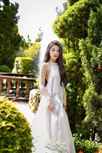 The Timeless Beauty of the Vietnamese Ao Dai: A Look Back at Student Icon Trần Nguyễn Triệu Vy’s Stunning Style Evolution - image 5