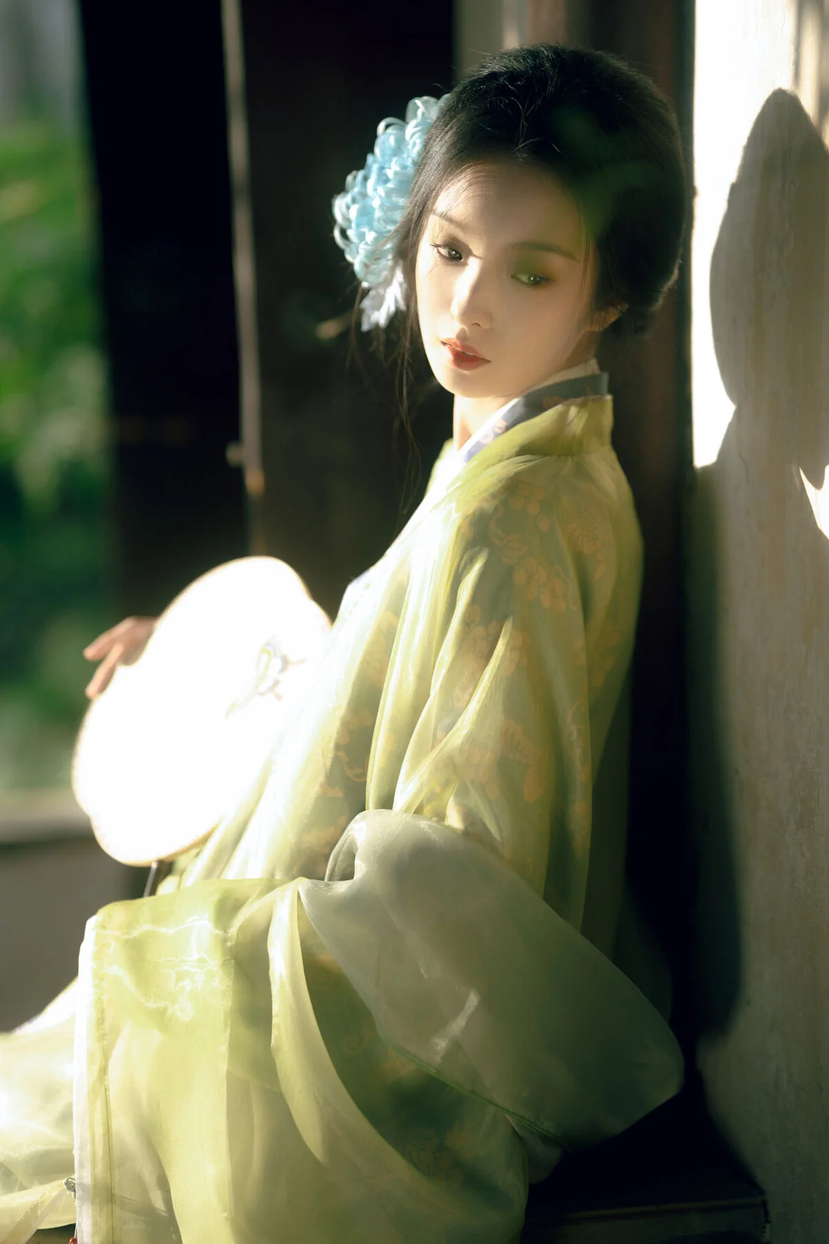 Captivating Li Yu Ayu Photography: YiTuYu Art Language Vol.9195 - A Stunning 43-Image Visual Journey of Elegance and Nature